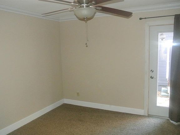 5th image of 840 E Main St