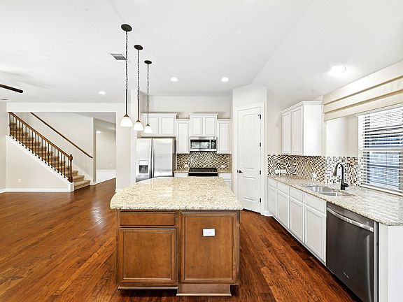 4th image of 128 Summer Pointe Dr