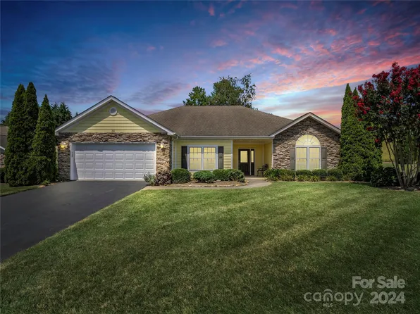 34 Slosman Dr #14, Asheville, NC 28806