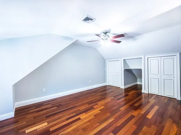 302 Grove St #302, Wellesley, MA 02482