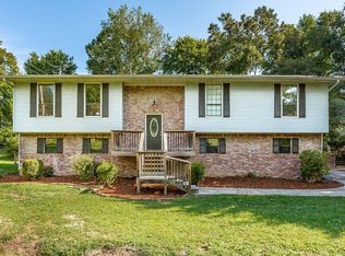 2305 Collins Ln, Soddy Daisy, TN 37379