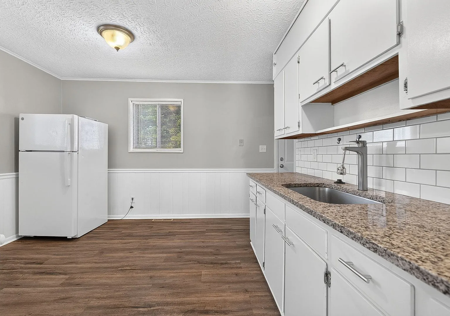 Updated 3 Bedroom Home Available Now! — Photo 4