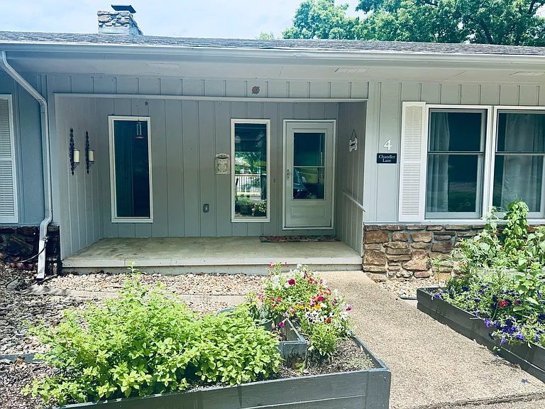 4 Chandler Ln — Photo 1