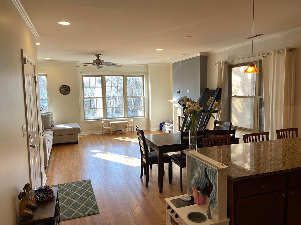 1st image of 1935 N Sawyer Ave #2N