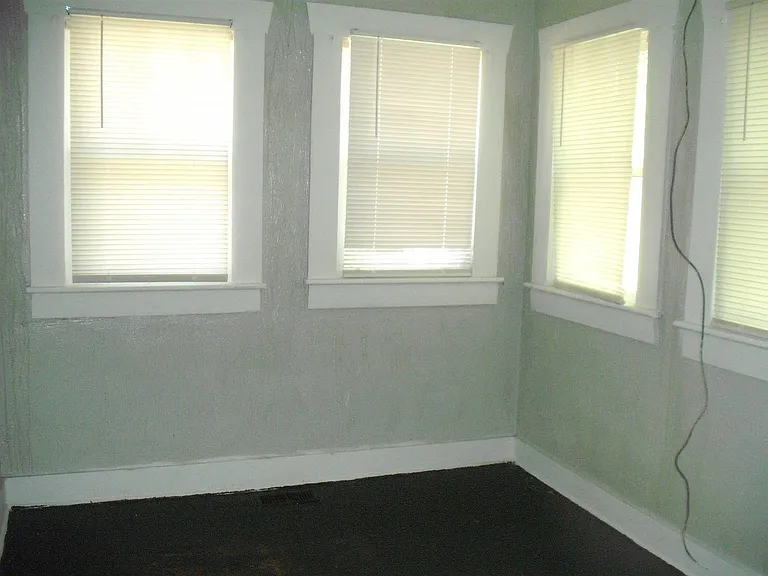 4737 Avenue R — Photo 6