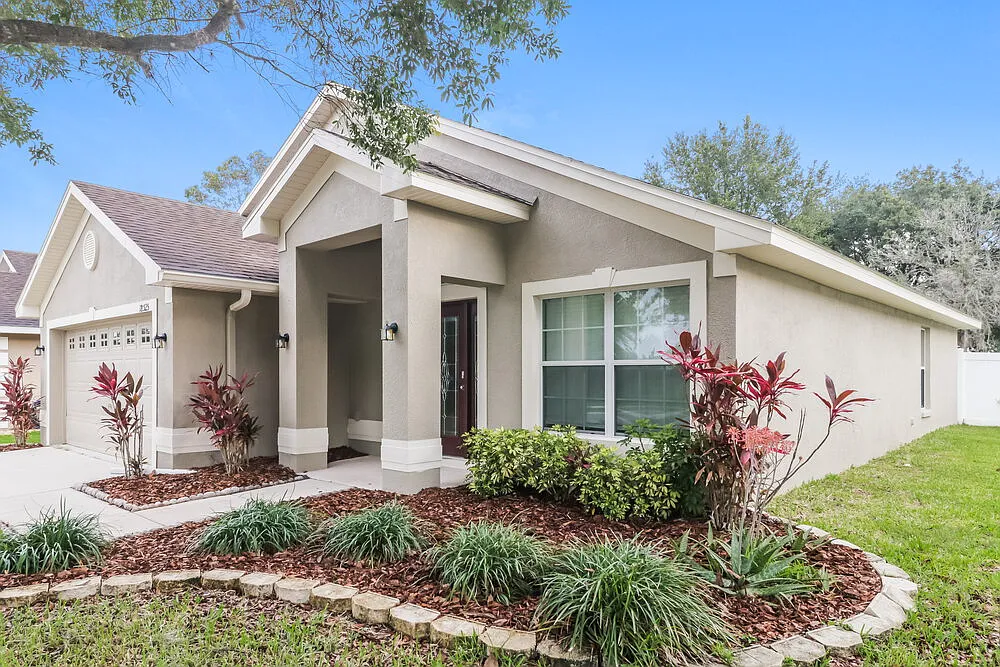 3 bed, 2.0 bath, 1489 sqft, $2,230 — Photo 3