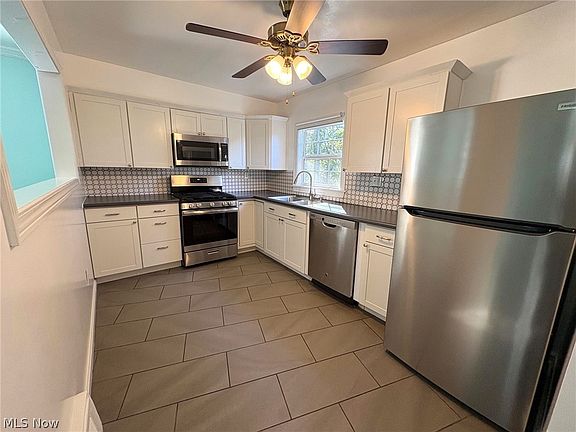 4th image of 140 Harding St