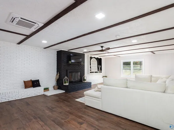 2070 Iron City Rd, Anniston, AL 36207