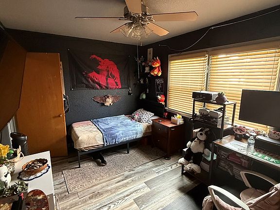 5th image of 807 NW Avenue J
