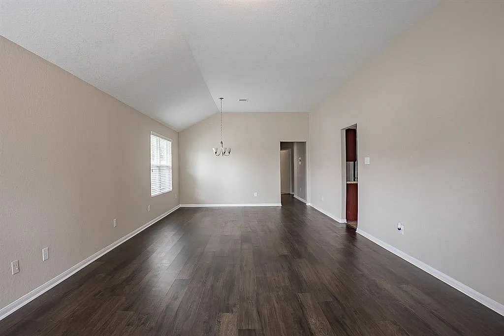 3 bed, 2.0 bath, 1440 sqft, $1,900 — Photo 3