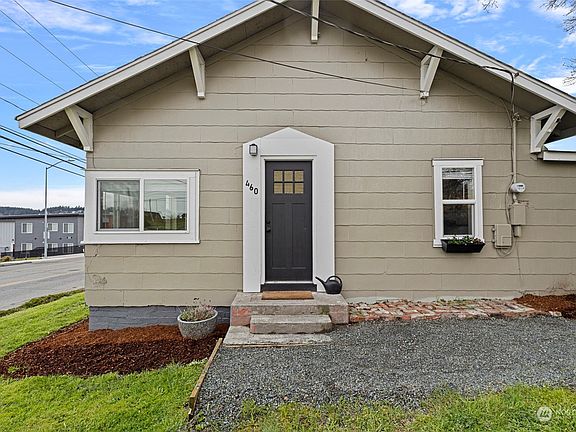 2nd image of 460 SE Barrington Drive