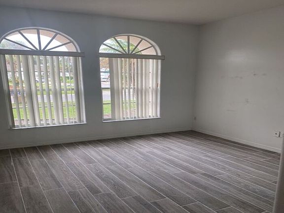 4th image of 1939 Willow Wood Dr