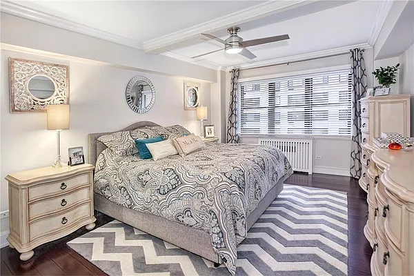 Sold by R New York | media 7