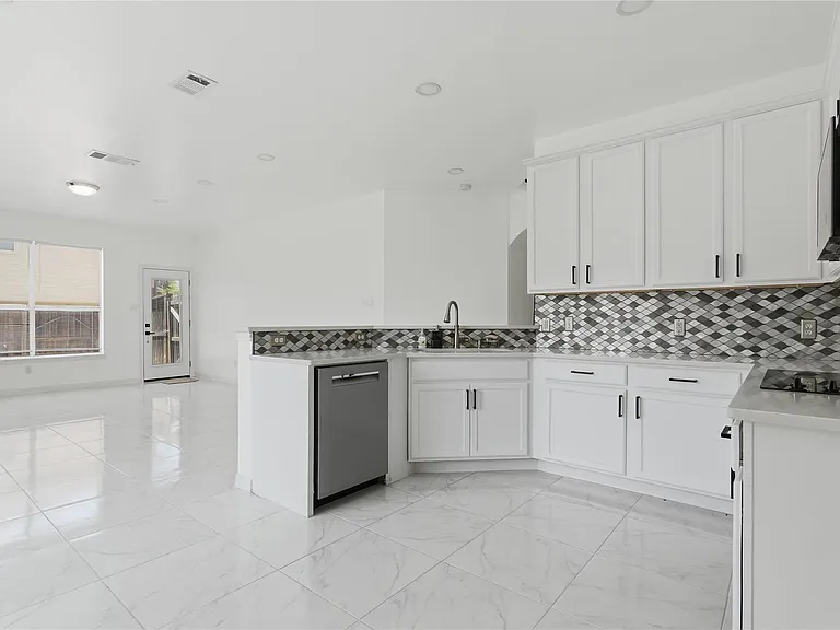 5001 Spicewood Dr — Photo 19