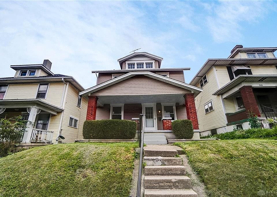 1st image of 906 Bowen St