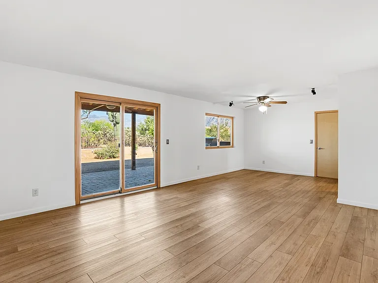 11910 N Joi Dr — Photo 10