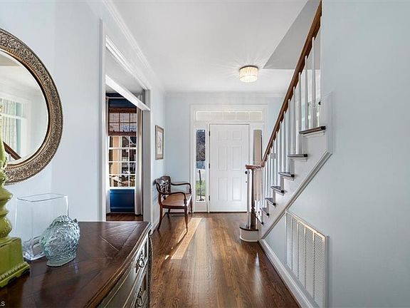 4th image of 1006 Blanton Pl
