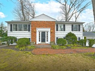 63 Gabriele Dr, East Norwich, NY 11732