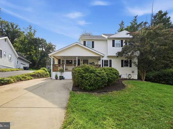 7730 Leonard Dr, Falls Church, VA 22043
