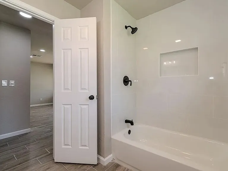 3828 Anderson Villa — Photo 9