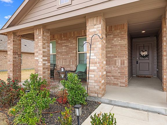4th image of 7916 Oaktown Dr
