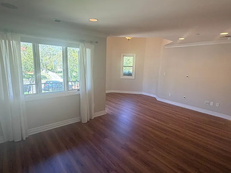 1205 Geneva St — Photo 24