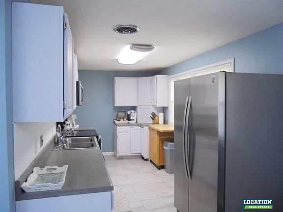 3rd image of 7320 York Ln