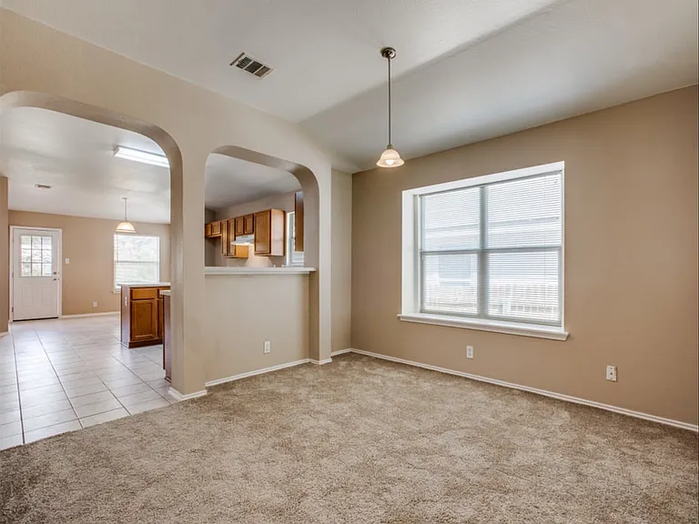 611 Granite Clf — Photo 3