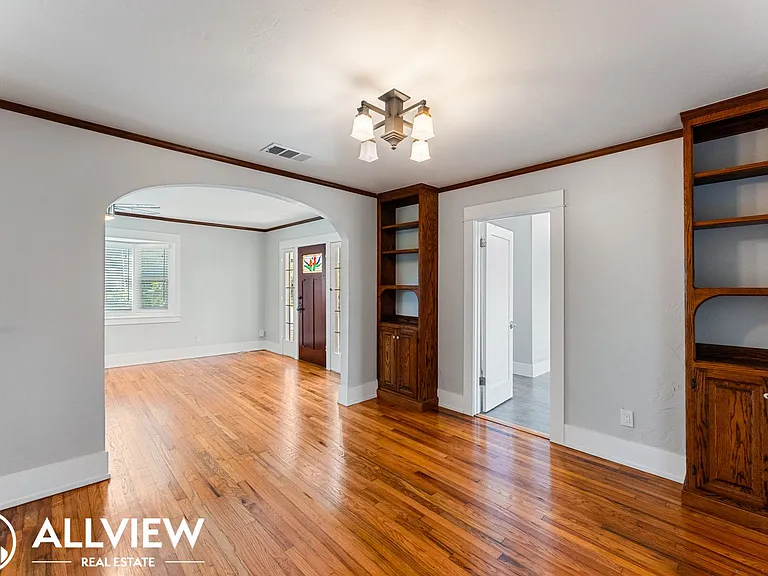 2474 Santa Ana Ave — Photo 5
