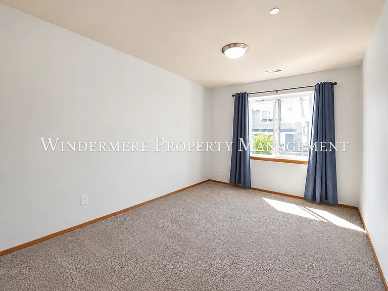 2532 Filbert Ave — Photo 15