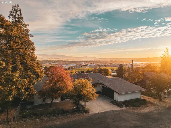 2015 W 14th St, The Dalles, OR 97058