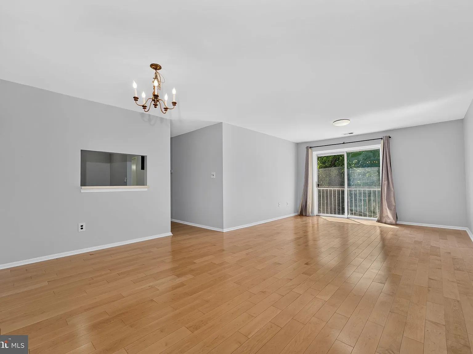 2 bed, 1096 sqft, $2,395 — Photo 3