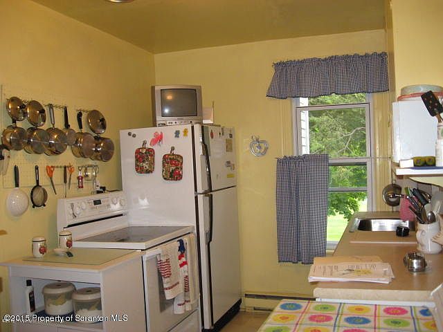 2nd image of 1010 W Grove St