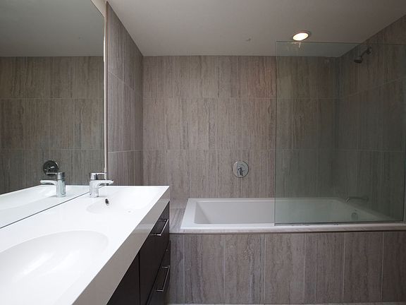 5th image of 3000 Upas St #17