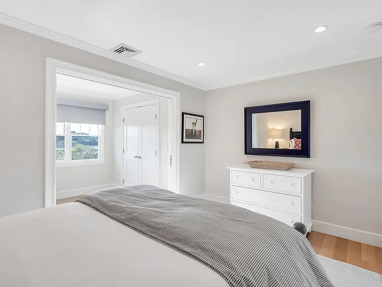 125 Dune Rd — Photo 43