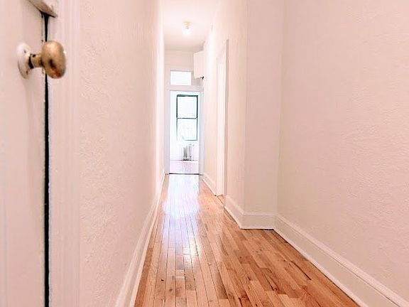 3rd image of 10 E 16th St