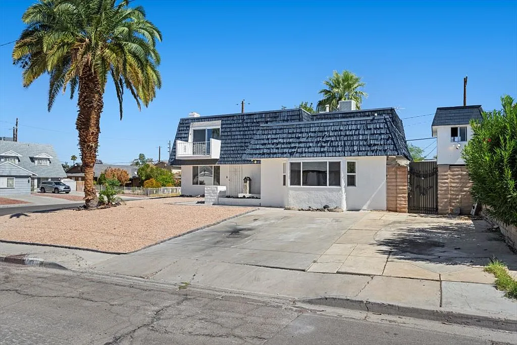 5 bed, 2426 sqft, $3,200 — Photo 3