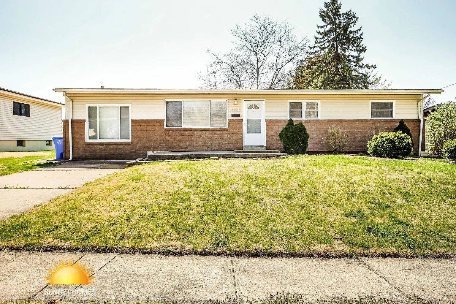 1280 Bobolink Dr photo 1