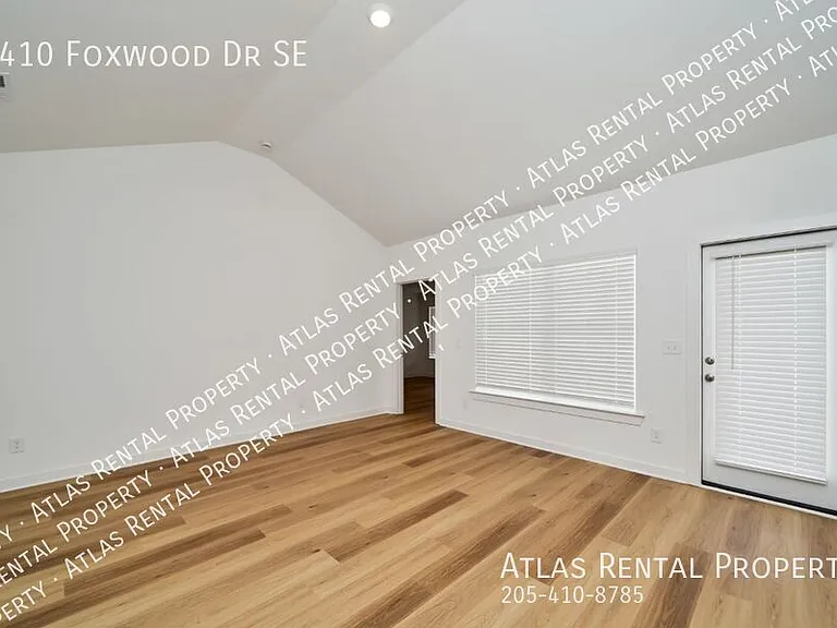 4410 Foxwood Dr — Photo 3