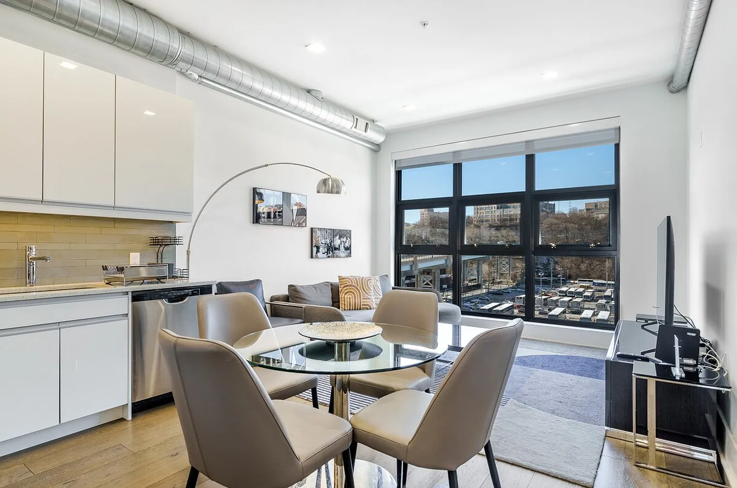 1 bed, 1.0 bath, $8,853 — Photo 3