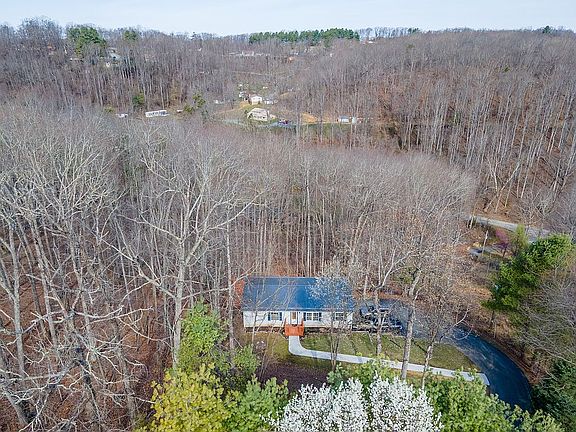 3rd image of 680 Mount Pleasant Rd