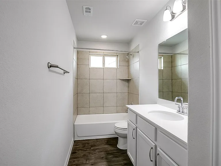 100 Earl Keen St — Photo 22