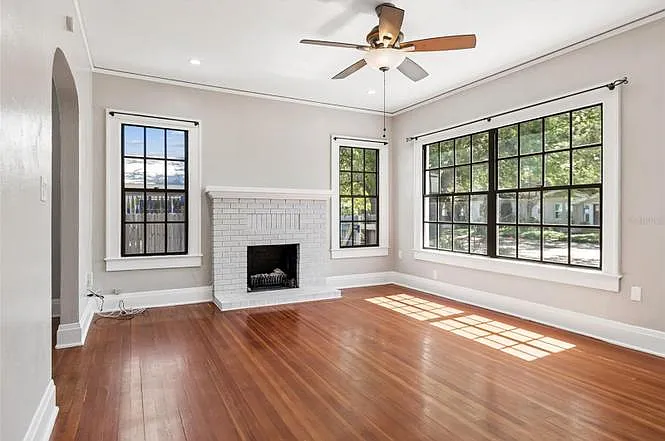 310 E Paris St — Photo 13