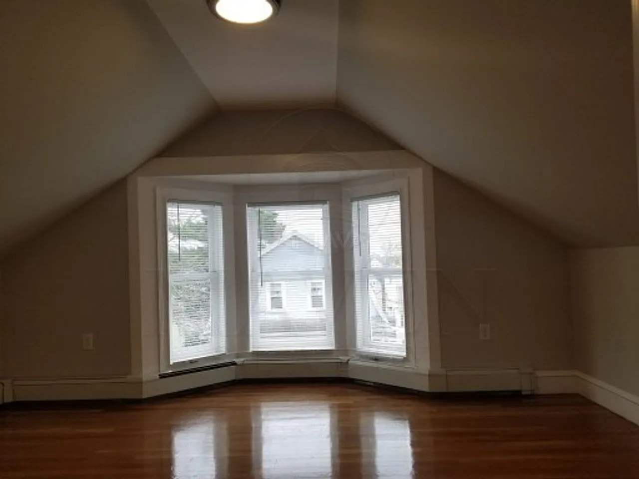 Tufts University / West Somerville area, 2 bedroom, 1 bathroom apartment — Photo 1