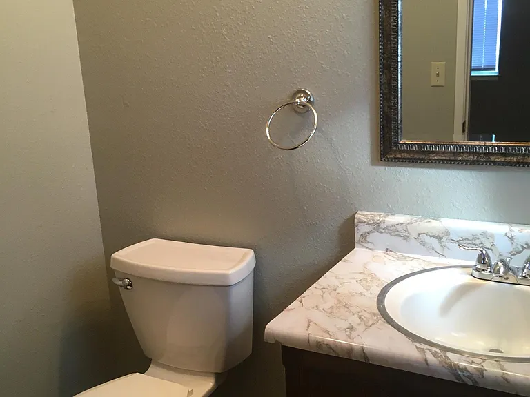 20205 Eastview Dr — Photo 9