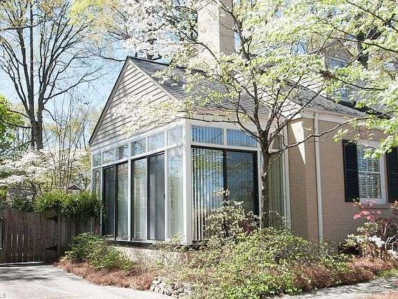 3rd image of 2227 W Friendly Ave