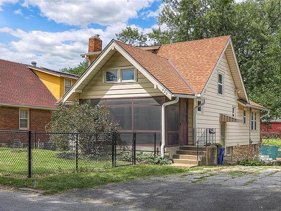 3rd image of 626 Orient Dr