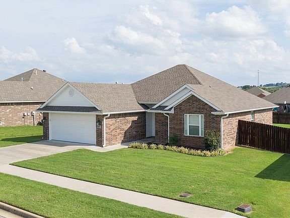 4th image of 371 Topaz Way