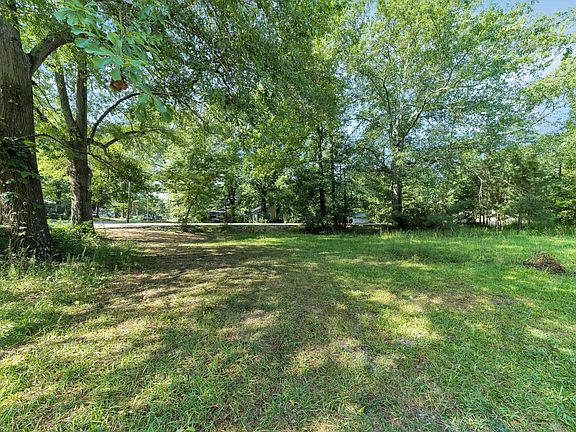 4th image of 1001 Valley Rd