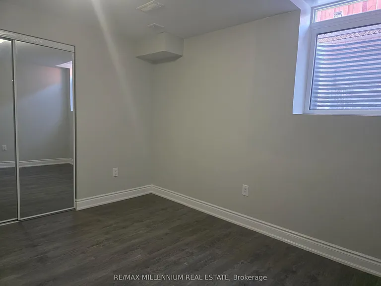 42 Cranbrook Cres #BASEMENT — Photo 11